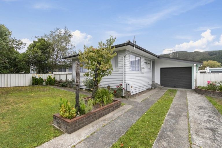 Photo of property in 258 Wellington Road, Wainuiomata, Lower Hutt, 5014
