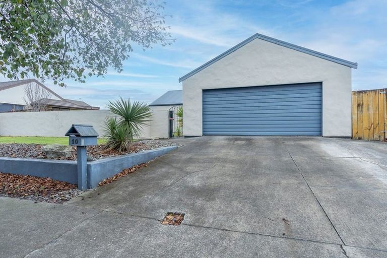 Photo of property in 10 Fernlea Avenue, Kelvin Grove, Palmerston North, 4414