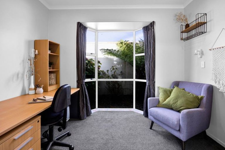 Photo of property in 143 Mangorei Road, Merrilands, New Plymouth, 4312