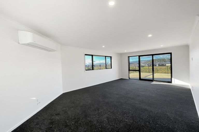 Photo of property in 11 Gibraltar Way, Fitzherbert, Palmerston North, 4410