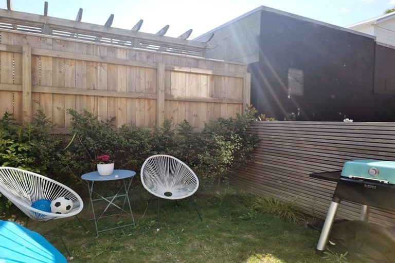 Photo of property in 9/20 Trent Street, Island Bay, Wellington, 6023