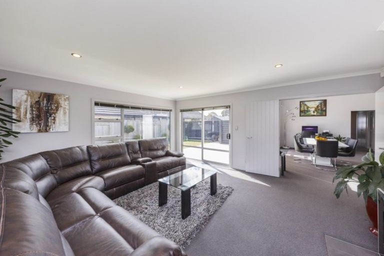 Photo of property in 8 Lorenzo Place, Kelvin Grove, Palmerston North, 4414