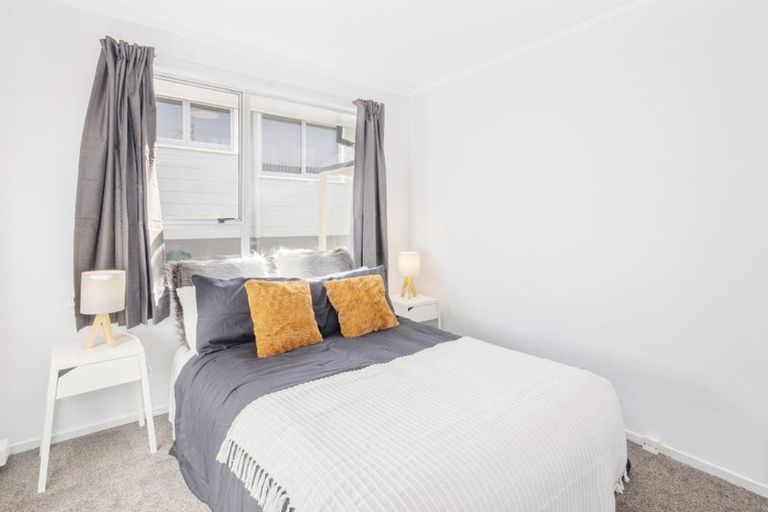 Photo of property in 63 Ruskin Road, Newlands, Wellington, 6037