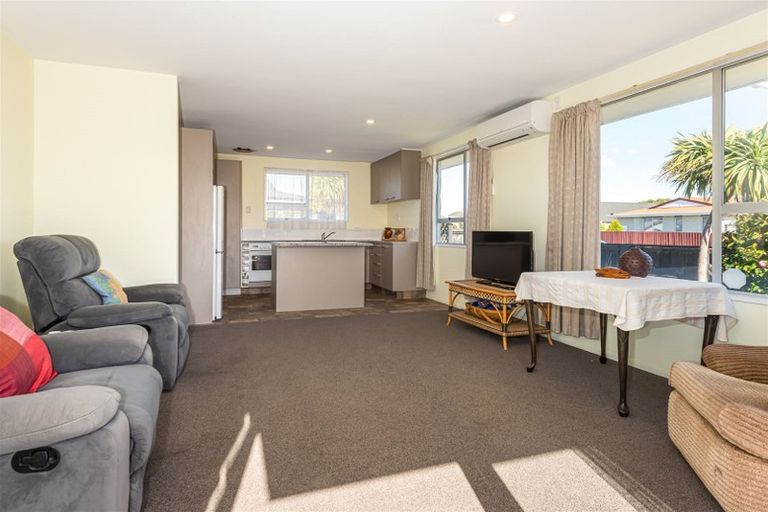 Photo of property in 8a Tamarisk Place, Parklands, Christchurch, 8083