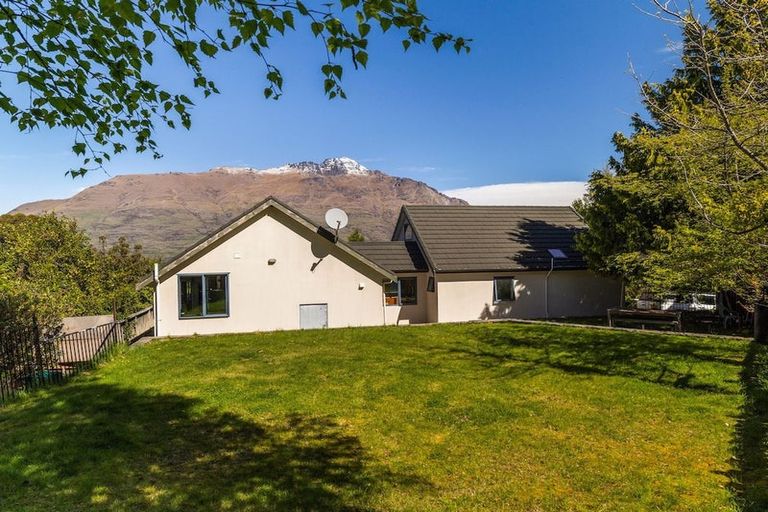 Photo of property in 5 Williams Street, Sunshine Bay, Queenstown, 9300