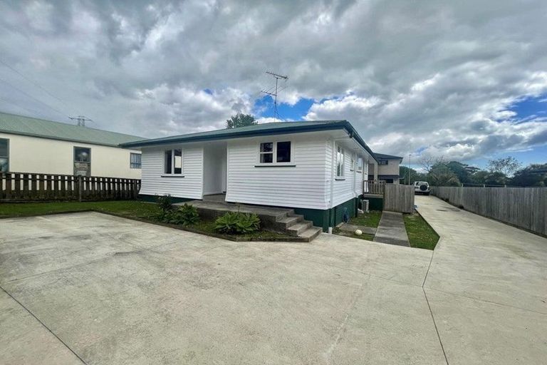 Photo of property in 57 Beaubank Road, Kelston, Auckland, 0602