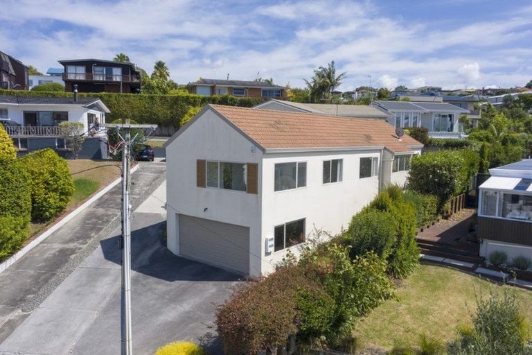 Photo of property in 2/17 Bevyn Street, Castor Bay, Auckland, 0620