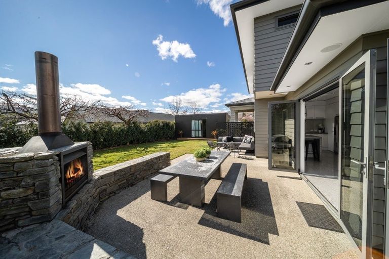 Photo of property in 9 Bridesdale Drive, Lake Hayes, Queenstown, 9304