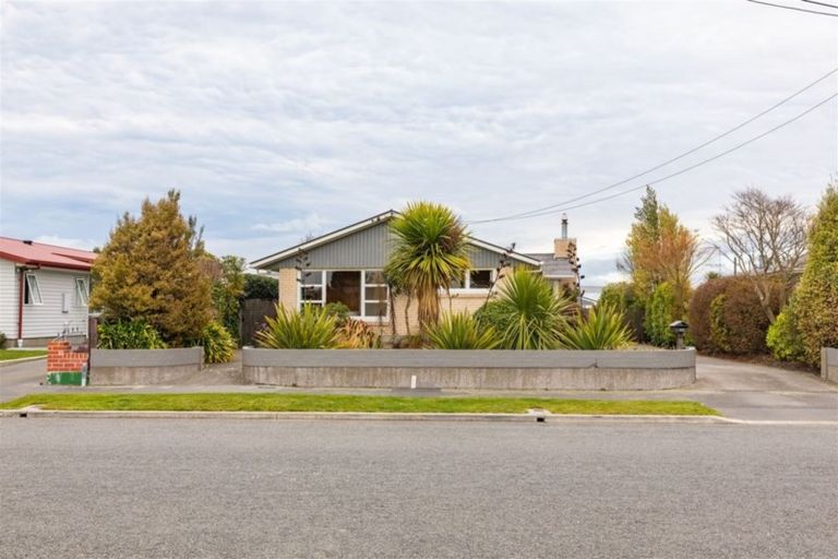 Photo of property in 23 Moyna Avenue, Dallington, Christchurch, 8061