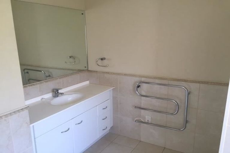 Photo of property in 2 Gairloch Place, Wattle Downs, Auckland, 2103