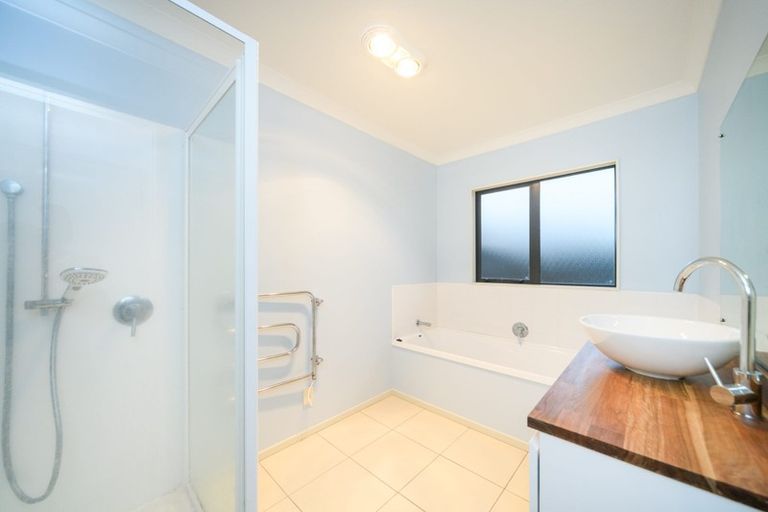 Photo of property in 16 Sorrento Place, Kelvin Grove, Palmerston North, 4414