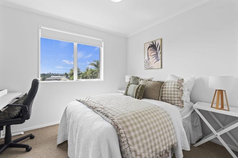 Photo of property in 10 Bloomfield Rise, Stanmore Bay, Whangaparaoa, 0932
