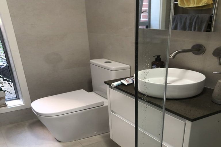 Photo of property in 2/1 Korau Road, Greenlane, Auckland, 1051