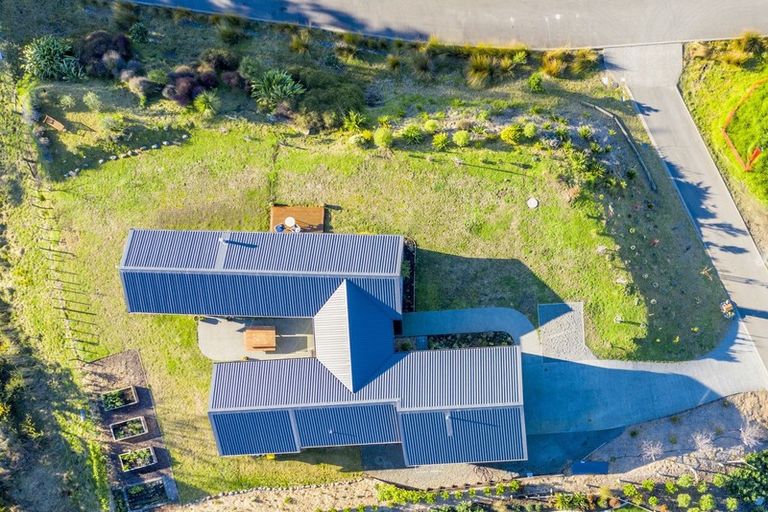 Photo of property in 48 Ferndale Drive, Waikanae, 5036