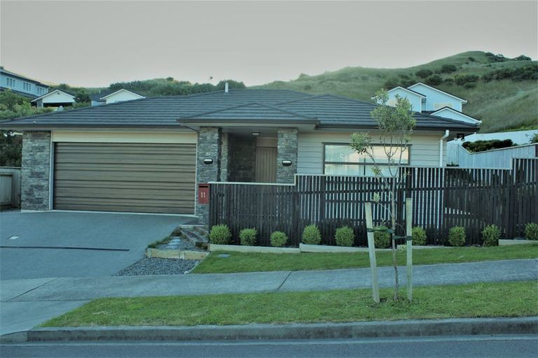 Photo of property in 11 Bickerton Rise, Churton Park, Wellington, 6037