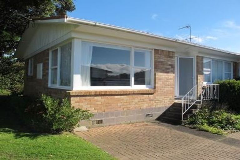 Photo of property in 1/5 Otakau Road, Milford, Auckland, 0620