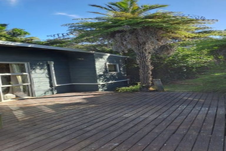 Photo of property in 2/21 Malters Place, Browns Bay, Auckland, 0630