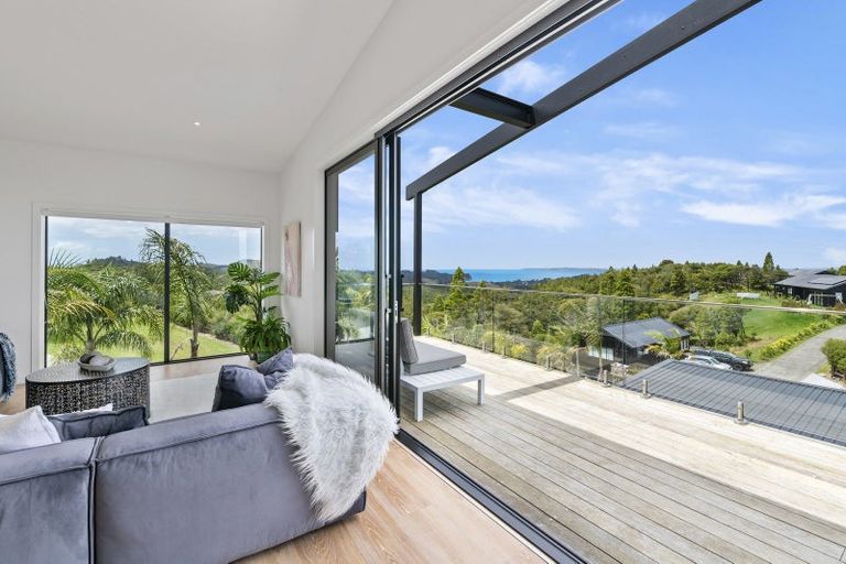 Photo of property in 246 Hillcrest Road, Wainui, 0931