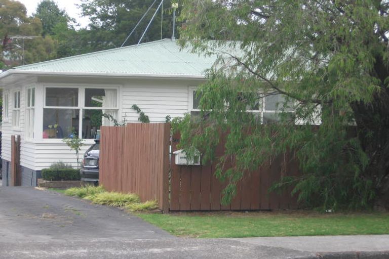 Property details for 48 Chartwell Avenue, Glenfield, Auckland, 0629