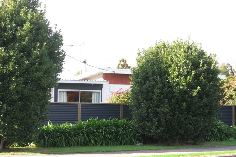 Photo of property in 27 Greenaway Road, Waikanae, 5036