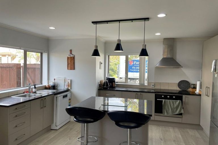 Photo of property in 15 Maypark Crescent, Flat Bush, Auckland, 2016