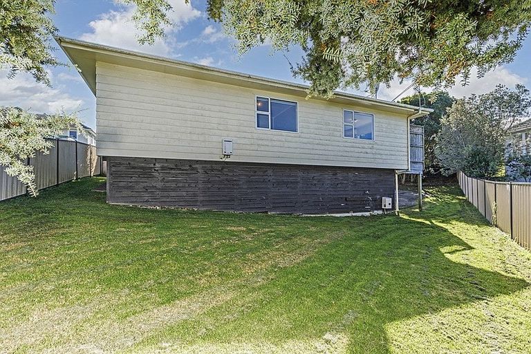 Photo of property in 2/31 Alamein Avenue, Belmont, Auckland, 0622