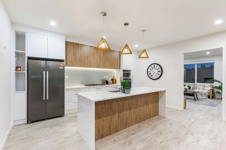 Photo of property in 8 Konoba Avenue, Kumeu, 0810