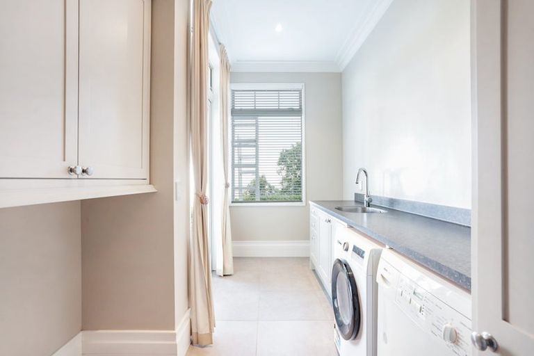 Photo of property in 291 Forest Hill Road, Waiatarua, Auckland, 0612