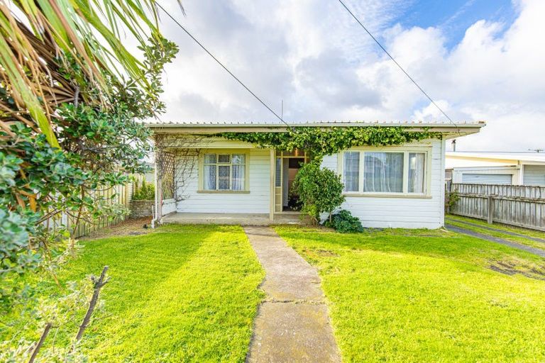 Photo of property in 34 Miro Street, Castlecliff, Whanganui, 4501