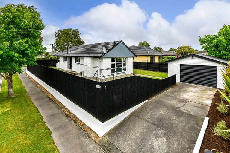 Photo of property in 1 Brookby Crescent, Avonhead, Christchurch, 8042