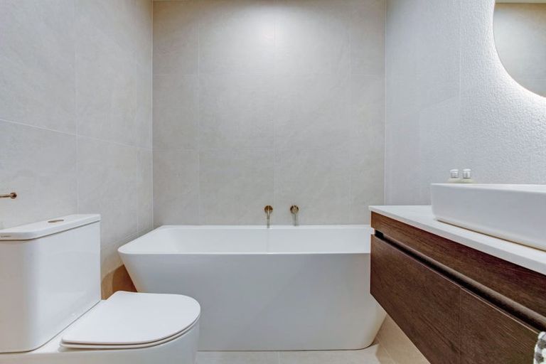 Photo of property in 17 Sandspit Road, Waiuku, 2123