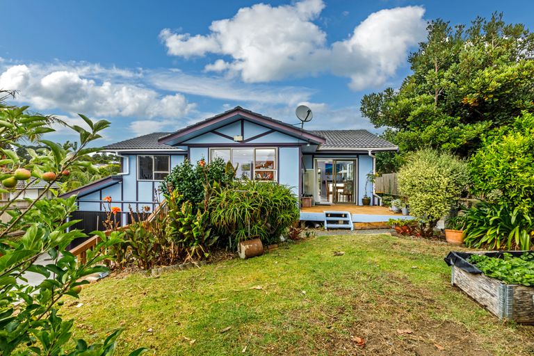 Photo of property in 123 Weatherly Road, Torbay, Auckland, 0630