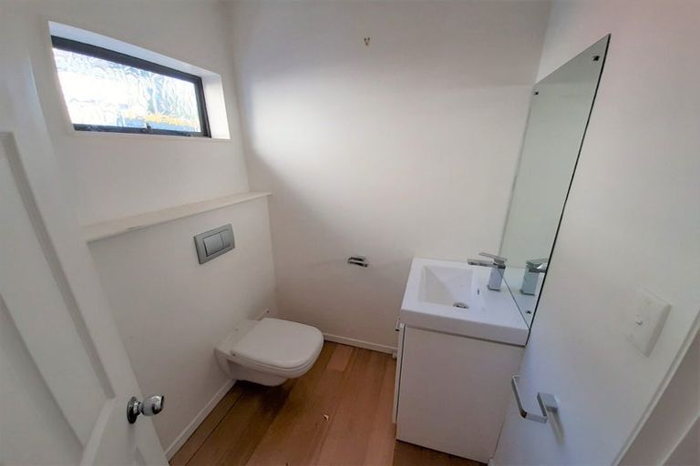 Photo of property in 1/909 Beach Road, Waiake, Auckland, 0630