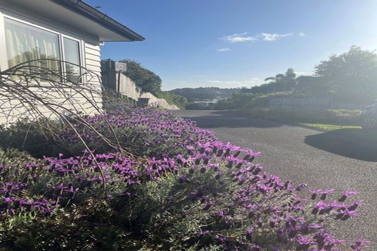 Photo of property in 9a Kerema Way, Schnapper Rock, Auckland, 0632