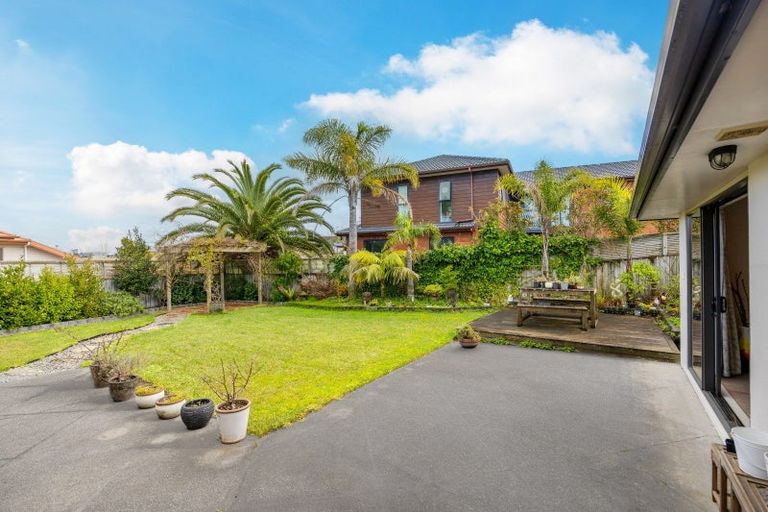 Photo of property in 6 Lough Derg Place, Pinehill, Auckland, 0632