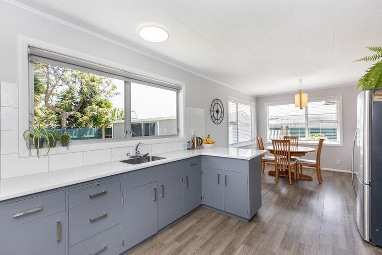 Photo of property in 6 Wynyard Crescent, Tamatea, Napier, 4112