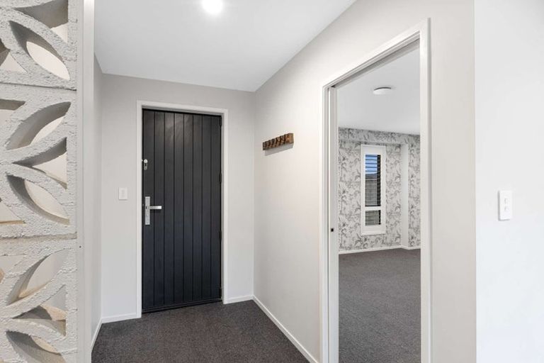 Photo of property in 9 Rehua Place, Waiwhakaiho, New Plymouth, 4312