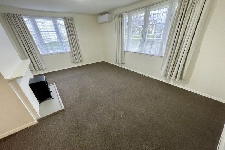 Photo of property in 32 Naenae Road, Naenae, Lower Hutt, 5011