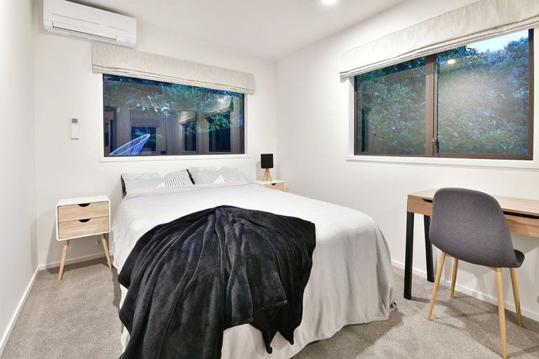 Photo of property in 2/5 Dalmeny Close, Murrays Bay, Auckland, 0630