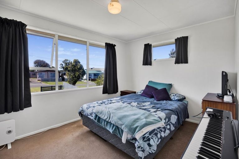 Photo of property in 17 Suther Street, Waverley, 4510