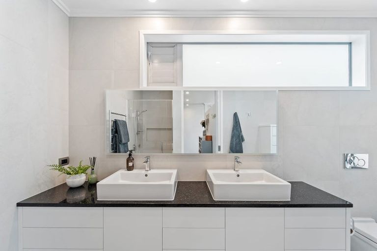 Photo of property in 33a Churchill Road, Murrays Bay, Auckland, 0630