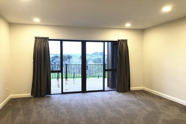 Photo of property in 7 Headland Drive, Long Bay, Auckland, 0630