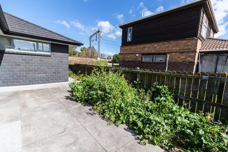 Photo of property in 21/27 Whites Line West, Woburn, Lower Hutt, 5010