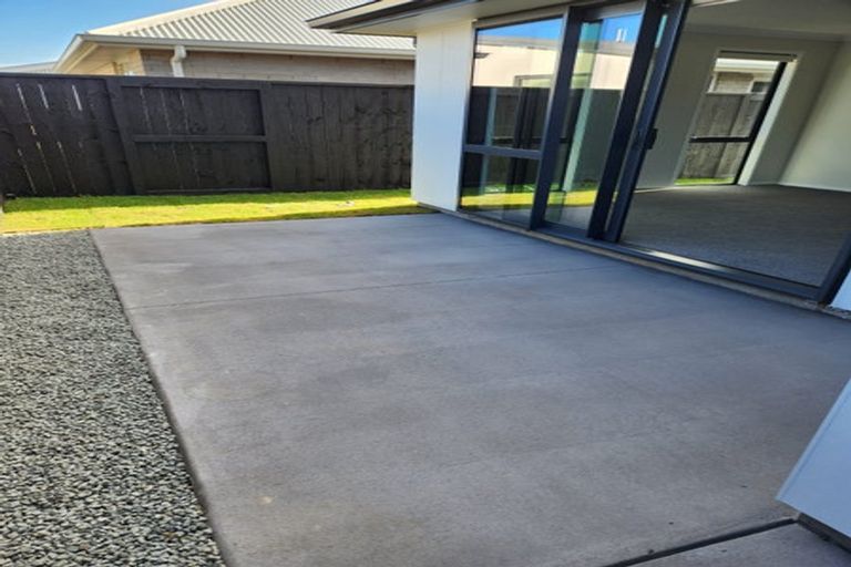 Photo of property in 5 Tractor Way, Papamoa, 3118