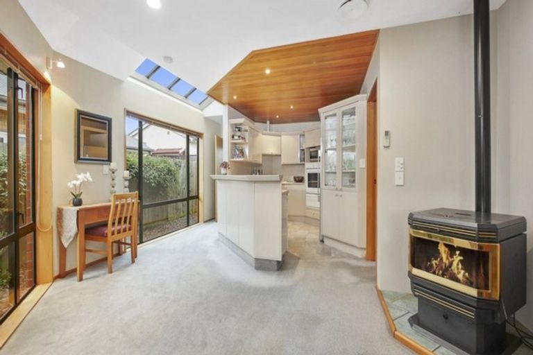 Photo of property in 2/113 Avonhead Road, Avonhead, Christchurch, 8042