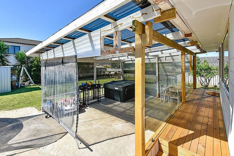 Photo of property in 28 Wayne Drive, Mangere, Auckland, 2022