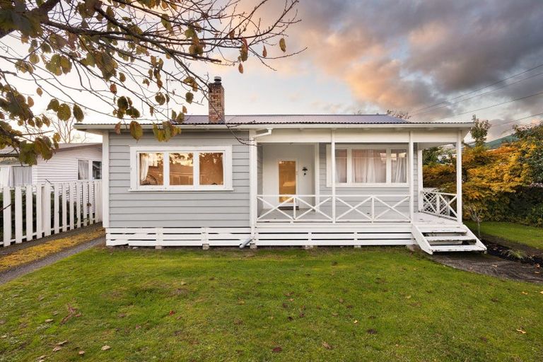 Photo of property in 19 Bettina Road, Fairfield, Hamilton, 3214