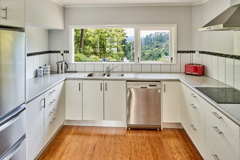 Photo of property in 570 Stokes Valley Road, Stokes Valley, Lower Hutt, 5019