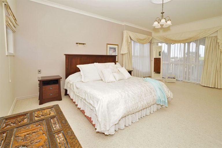 Photo of property in 16 Tironui Terrace, Western Heights, Hamilton, 3200