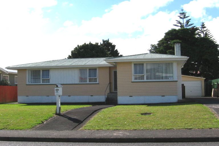Photo of property in 53 Graham Avenue, Te Atatu Peninsula, Auckland, 0610